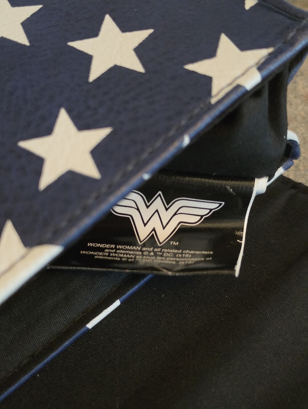 Wonder Woman Purse - Picture 9 of 9